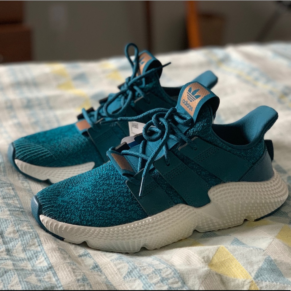 Women’s adidas sneakers, brand new with tags